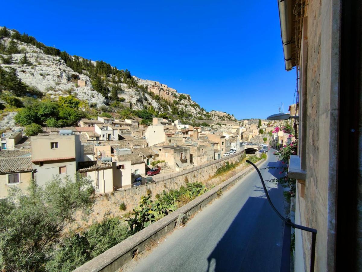Отель Petra Barocca Шикли Экстерьер фото