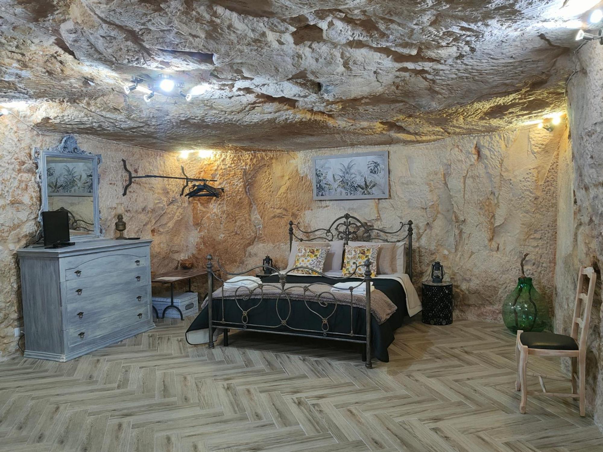Отель Petra Barocca Шикли Экстерьер фото