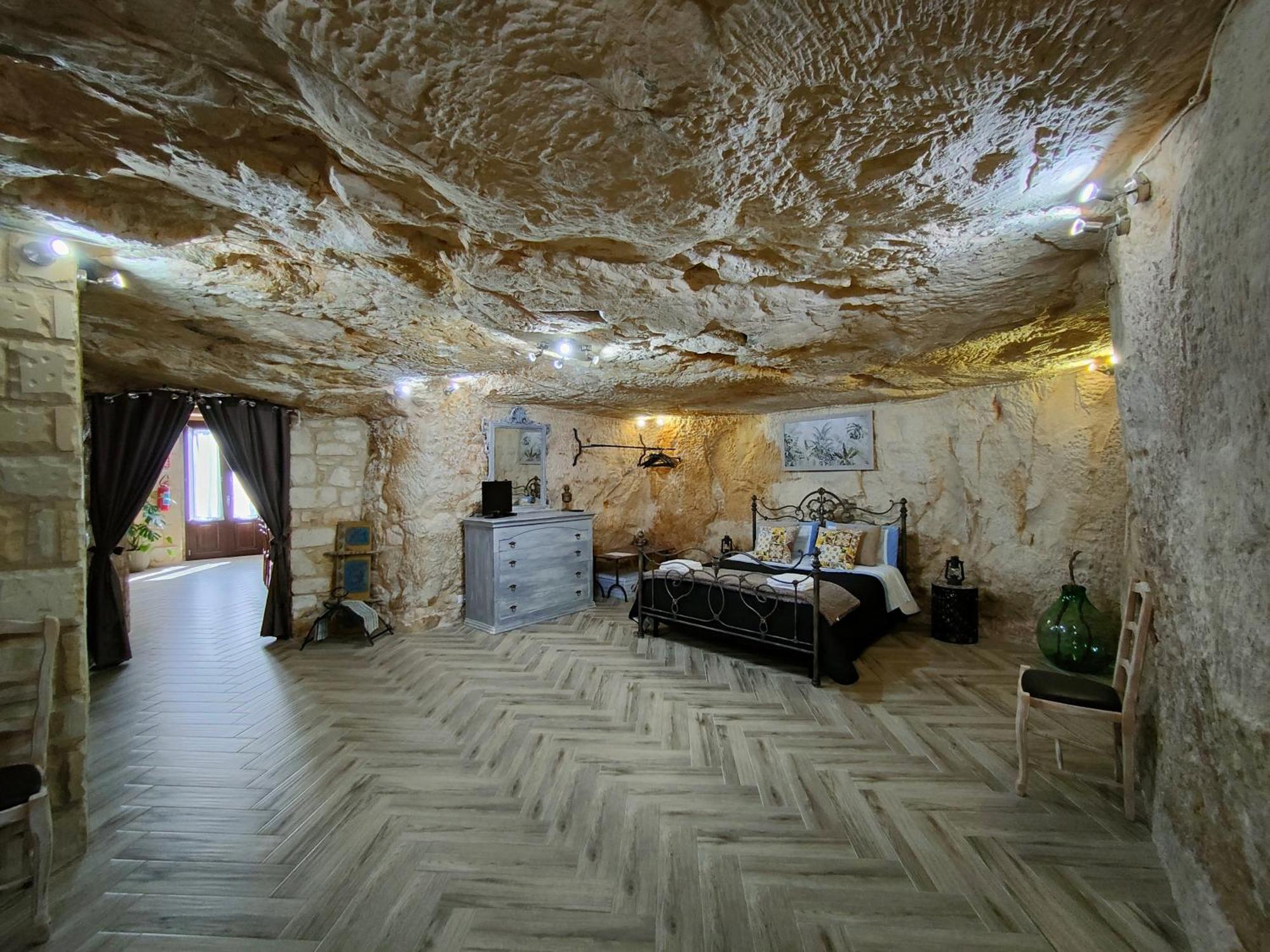 Отель Petra Barocca Шикли Экстерьер фото